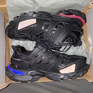 Balenciaga track runner led